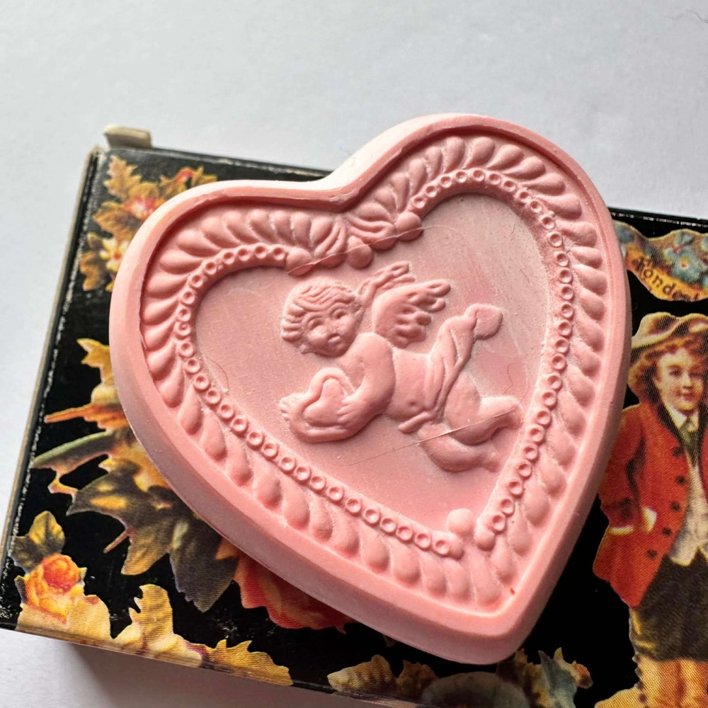 Vintage 1989 Avon Scentimental‎ Soaps Heart Cherub A Gift of Affection Box Set
